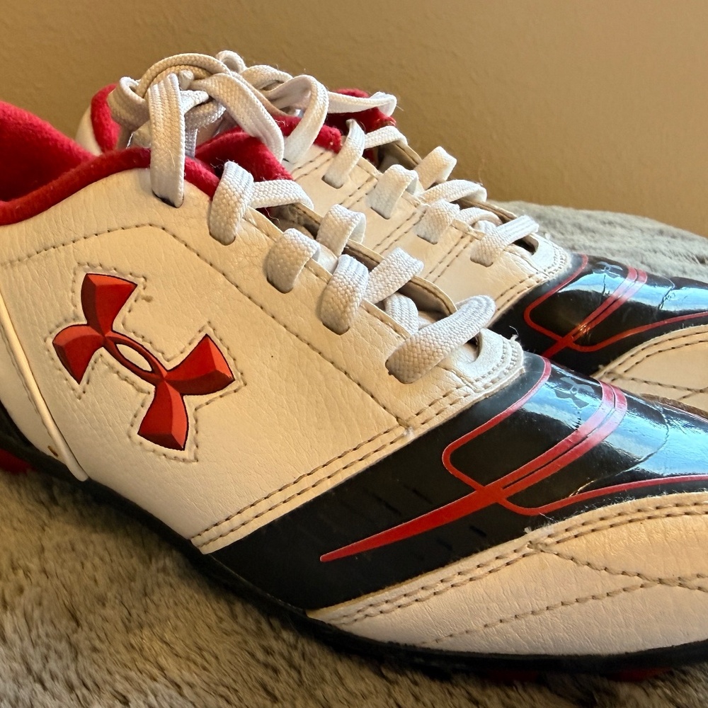 Soccer shoes